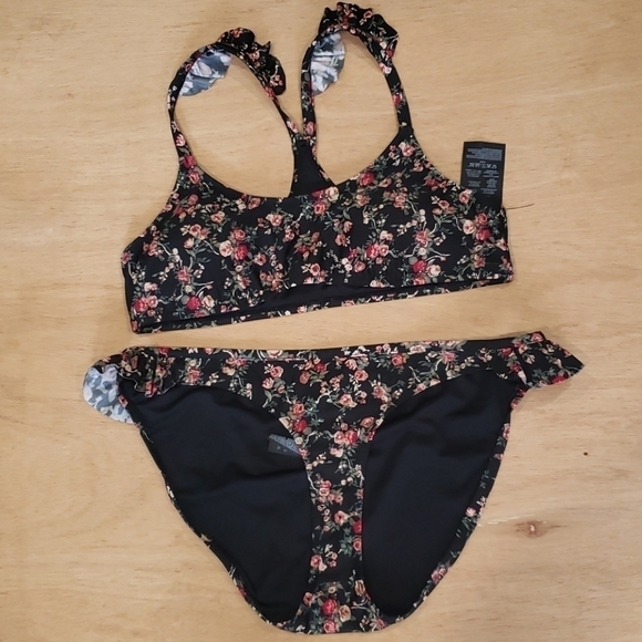 𝅺volcom Flower Print Bikini Set NWOT - Picture 1 of 13